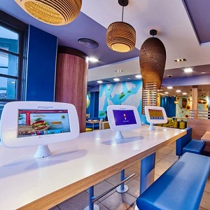 В Великобритании McDonald's будет менять концепцию заказов «свободная касса»